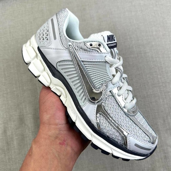 NIKE ☆ Air Zoom Vomero 5 'Chrome' s-l400.jpg